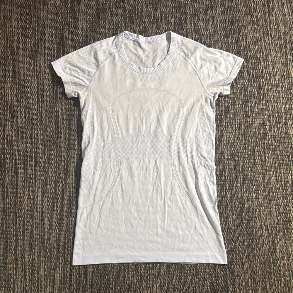 Lululemon Swiftly Tech Short Sleeve Crew Lavender Dusk Mesh Silverescent Size 8
